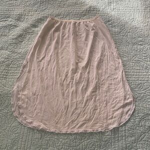 Elegant Cream Lace-Trimmed Slip/Slip Skirt